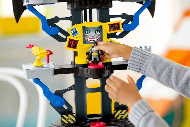 Fisher-Price DC Super Friends Transforming Bat Cave